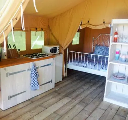 Camping Ingerichte Safaritent Saint-Priest-en-Murat